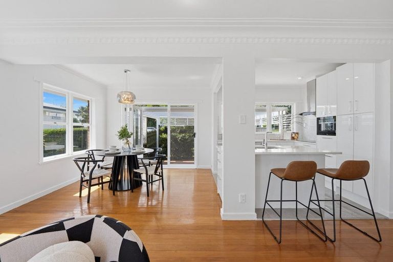 Photo of property in 1/35 Bradbury Road, Botany Downs, Auckland, 2010