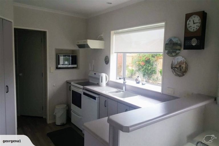 Photo of property in 1 Mangorei Road, Merrilands, New Plymouth, 4312