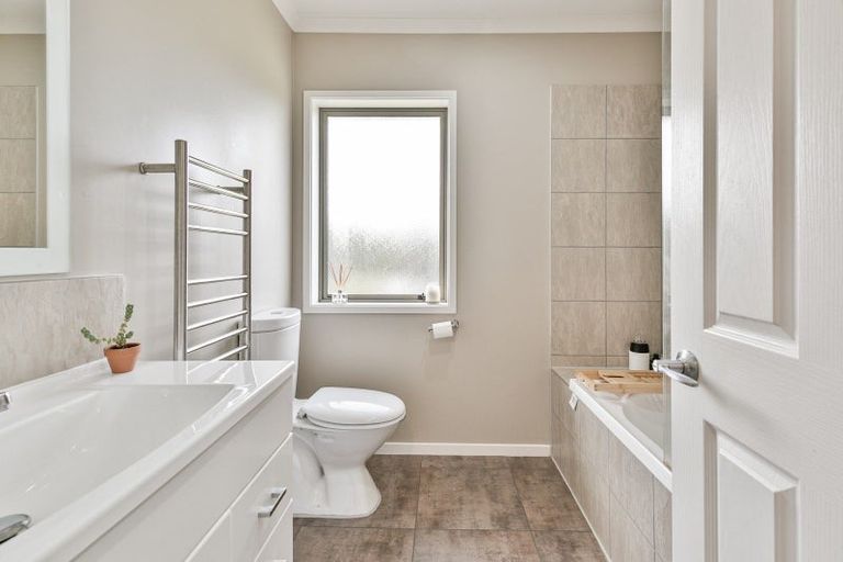 Photo of property in 226 Mark Avenue, Grenada Village, Wellington, 6037