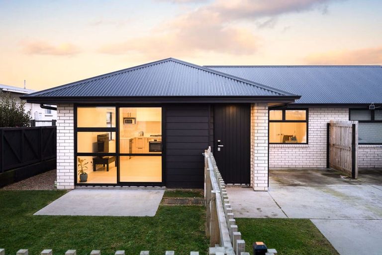 Photo of property in 2u2 Grange Avenue, Nawton, Hamilton, 3200