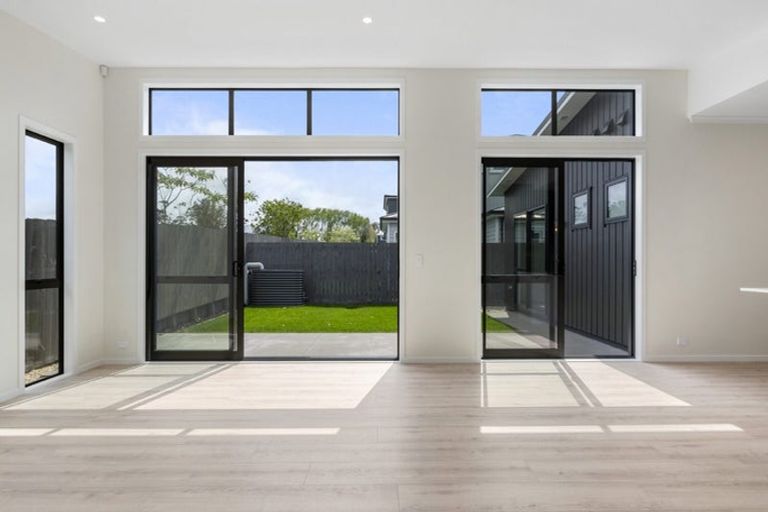 Photo of property in 10 Oyster Drive, Whenuapai, 0618