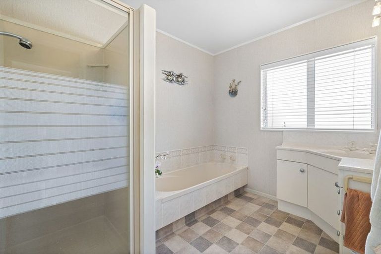 Photo of property in 11 Vista Motu, Red Beach, 0932