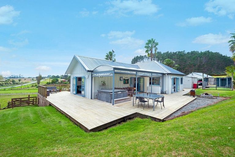 Photo of property in 141 Mangakura Road, Helensville, 0875