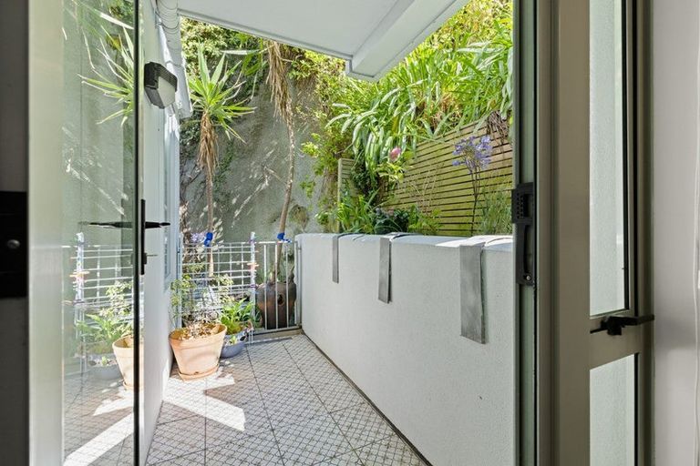 Photo of property in 10/74 Oriental Parade, Oriental Bay, Wellington, 6011