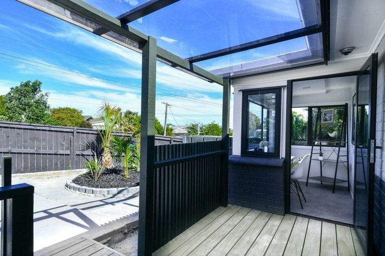 Photo of property in 1a Stottholm Road, Titirangi, Auckland, 0604