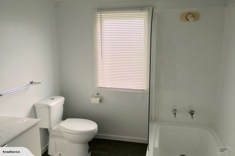 Photo of property in 27 Forest Hill Road, Henderson, Auckland, 0612