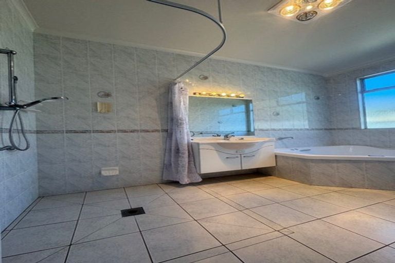 Photo of property in 16 Washington Place, Havelock North, 4130