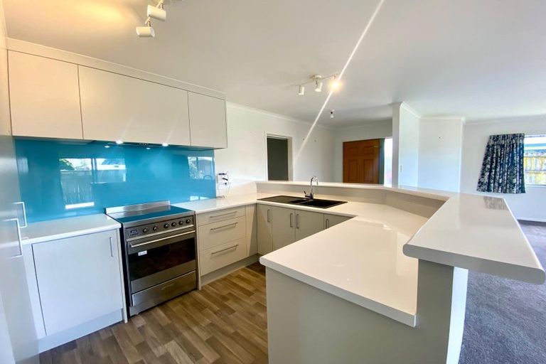Photo of property in 12 Woodcroft Way, Pukekohe, 2120