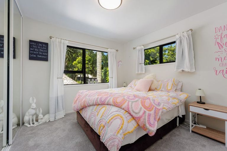 Photo of property in 3 Holyoake Place, Chatswood, Auckland, 0626
