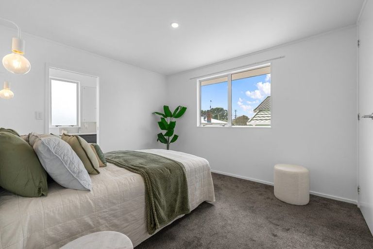 Photo of property in 3/56 Flanshaw Road, Te Atatu South, Auckland, 0610