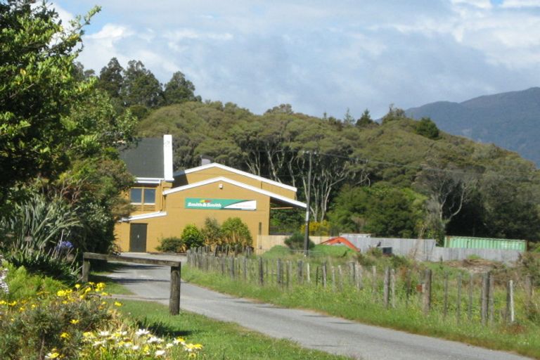 Photo of property in 47 Kew Road, Westport, 7825