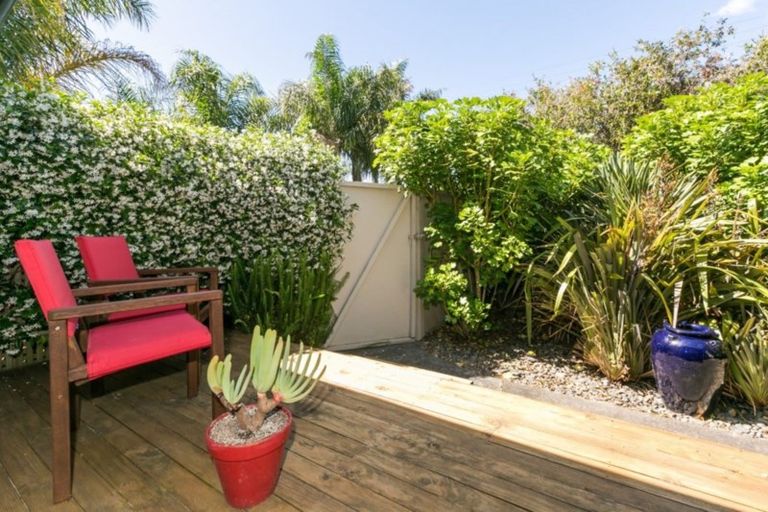 Photo of property in 52 Meeanee Road, Taradale, Napier, 4112