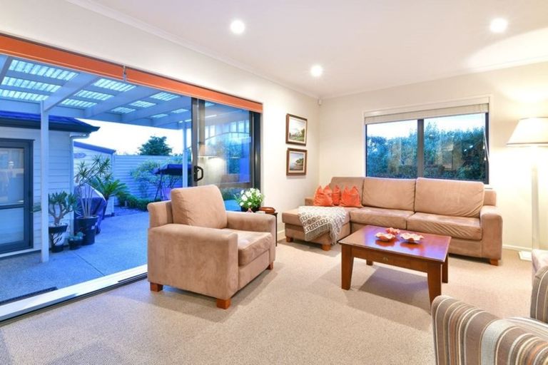 Photo of property in 6 Melandra Road, Stanmore Bay, Whangaparaoa, 0932