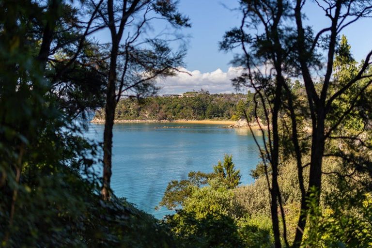 Photo of property in 180 Tokongawa Drive, Kaiteriteri, Motueka, 7197