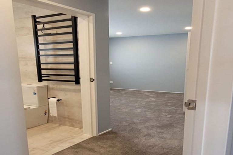 Photo of property in 37 Santa Monica Place, Goodwood Heights, Auckland, 2105