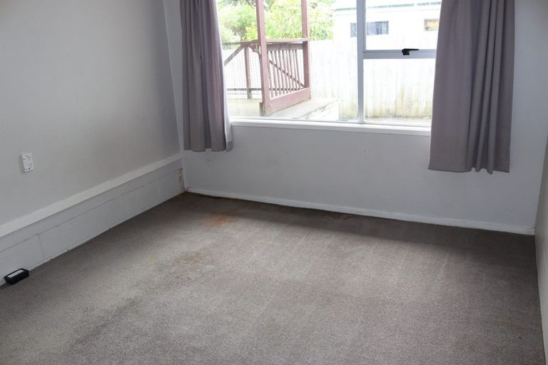 Photo of property in 2/199 Henderson Valley Road, Henderson, Auckland, 0612