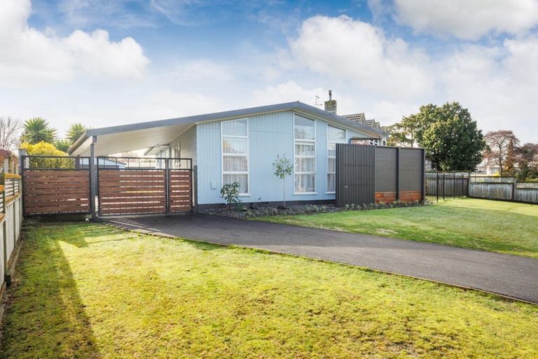 Photo of property in 9 Pinedale Parade, Milson, Palmerston North, 4414