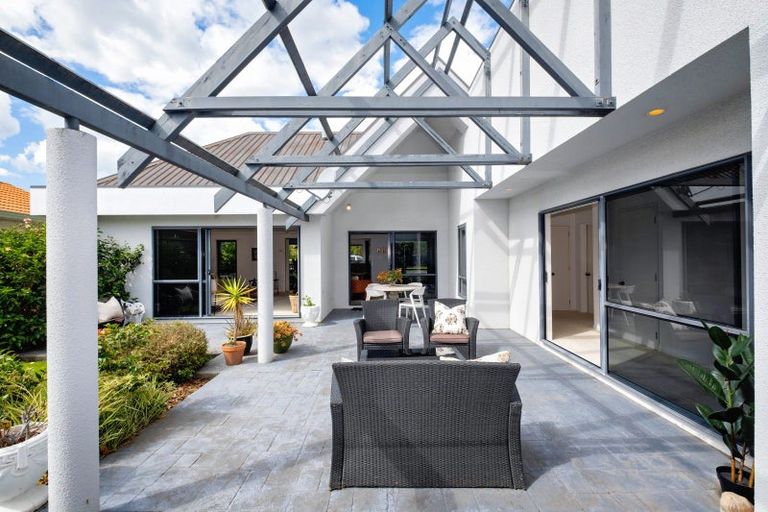 Photo of property in 5 Kensington Drive, Taradale, Napier, 4112