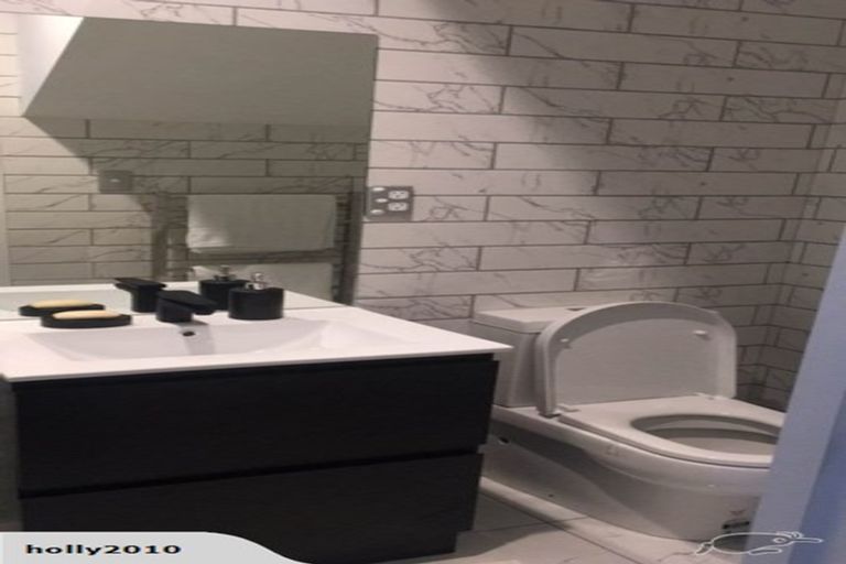 Photo of property in 17 Somes Crescent, Newlands, Wellington, 6037