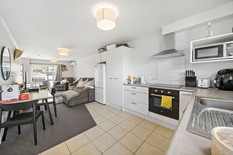 Photo of property in 12/94 Glengarry Road, Glen Eden, Auckland, 0602