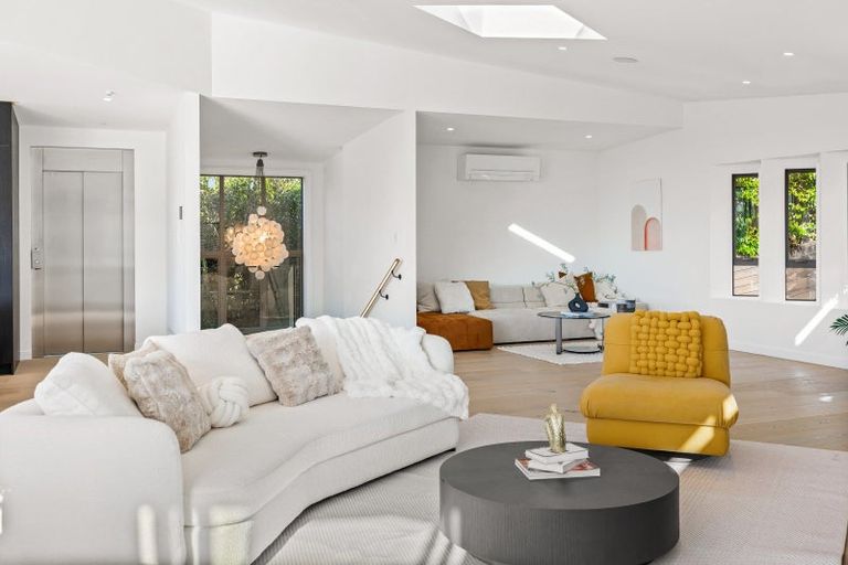 Photo of property in 61a Churchill Road, Murrays Bay, Auckland, 0630