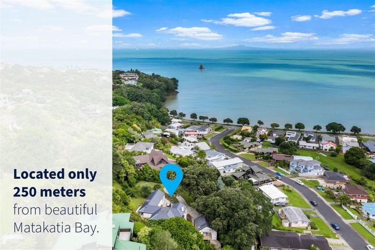 Photo of property in 10 Zita Avenue, Matakatia, Whangaparaoa, 0930