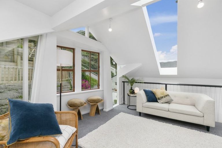 Photo of property in 10 Ranfurly Terrace, Mount Cook, Wellington, 6021