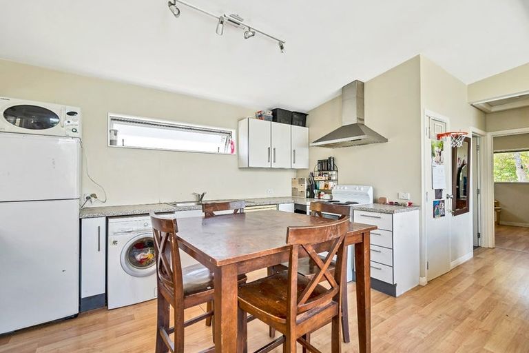 Photo of property in 1 Pitcher Place, Glen Eden, Auckland, 0602