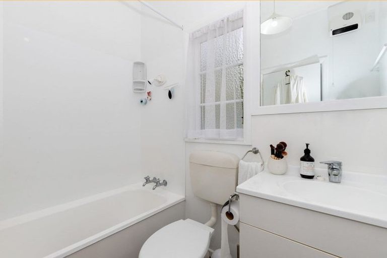 Photo of property in 16a Bains Avenue, Hamilton East, Hamilton, 3216