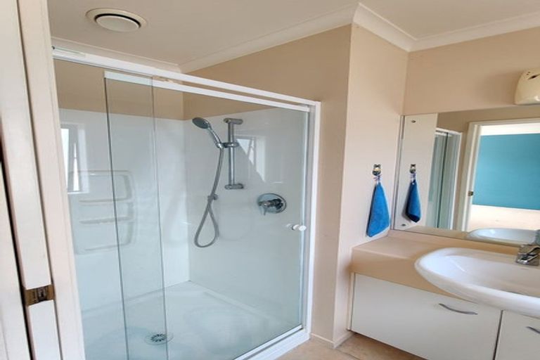 Photo of property in 12 Russett Grove, Henderson, Auckland, 0612