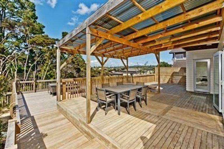 Photo of property in 52 Laurel Oak Drive, Schnapper Rock, Auckland, 0632