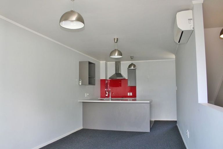 Photo of property in 16a Woodall Place, Totara Vale, Auckland, 0627