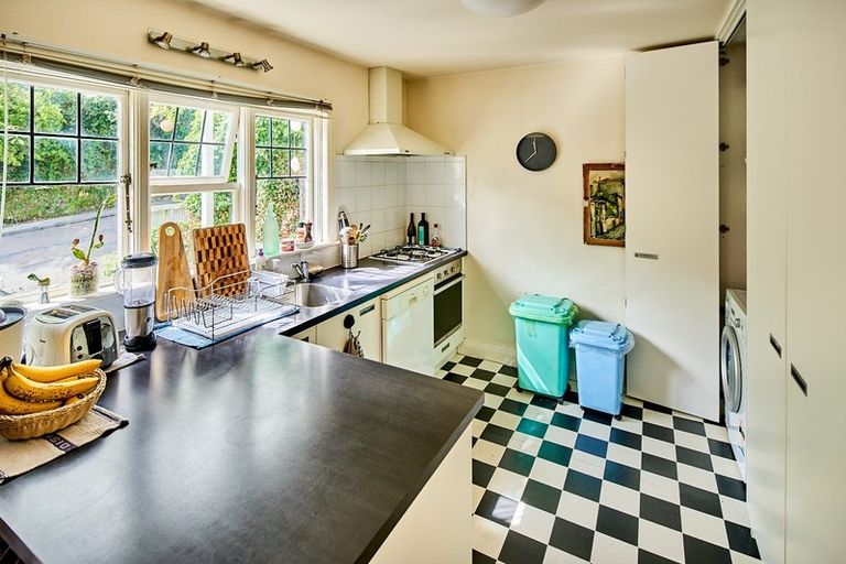 Photo of property in 2b Wilkinson Street, Oriental Bay, Wellington, 6011