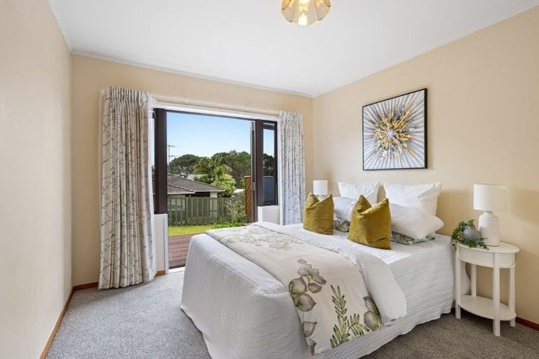 Photo of property in 22 Petrel Place, Massey, Auckland, 0614