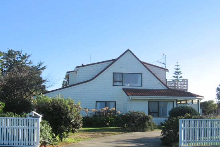Photo of property in 31 Olive Terrace, Paraparaumu Beach, Paraparaumu, 5032