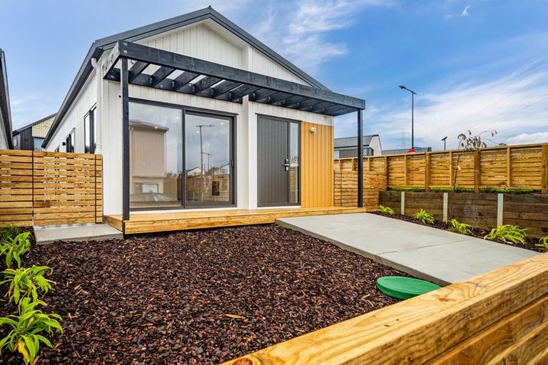 Photo of property in 7b Kotiu Place, Massey, 0614