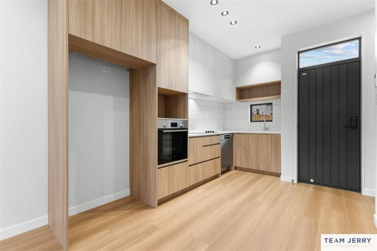 Photo of property in 13 Kuaha Road, Massey, Auckland, 0614