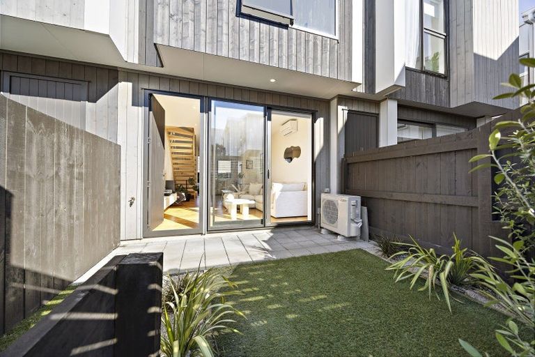 Photo of property in 12/82 East Coast Road, Milford, Auckland, 0620