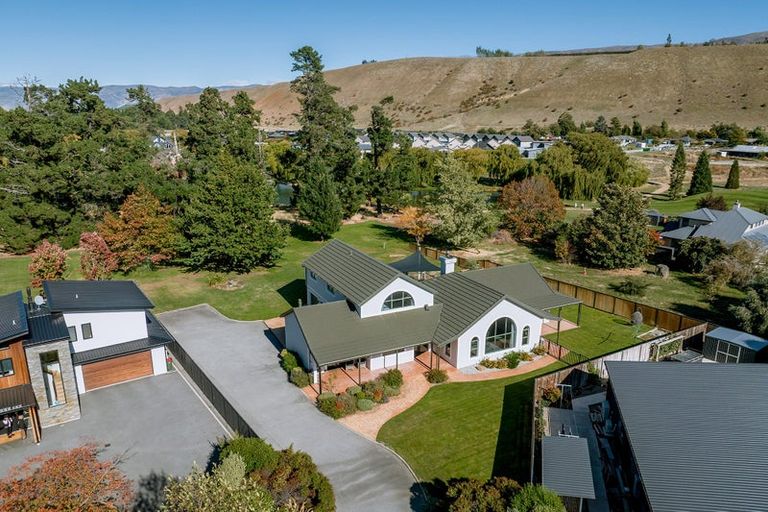 Photo of property in 32 Pisa Moorings Road, Mount Pisa, Cromwell, 9383