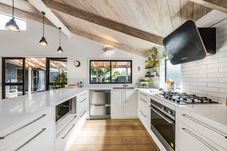 Photo of property in 2/47 Shakespeare Road, Milford, Auckland, 0620