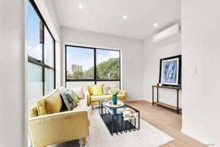 Photo of property in 4/1 Kaponga Crescent, New Lynn, Auckland, 0600