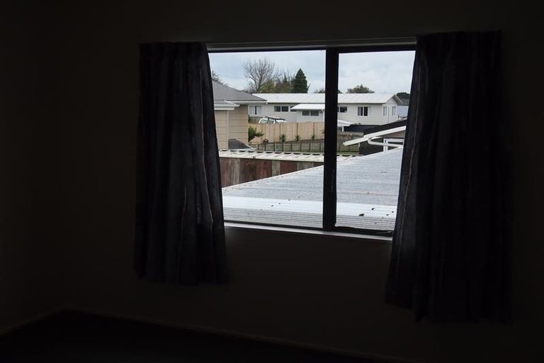Photo of property in 2/2 Silvan Place, Bell Block, New Plymouth, 4312