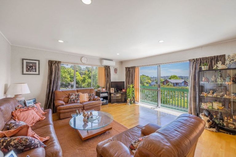 Photo of property in 10 Manutara Avenue, Forrest Hill, Auckland, 0620
