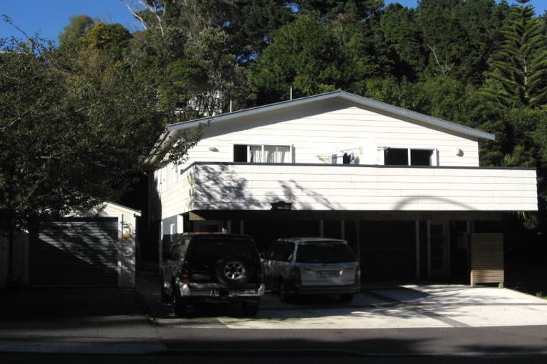 Photo of property in 64a Newlands Road, Newlands, Wellington, 6037