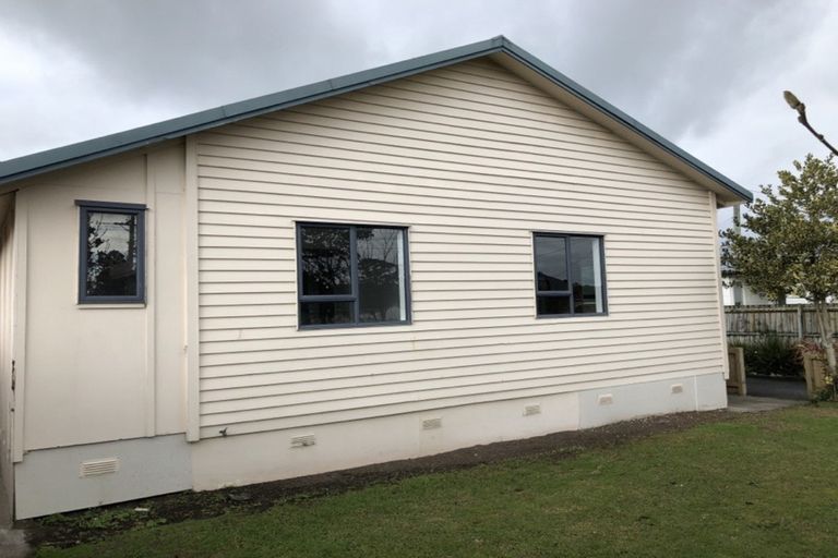 Photo of property in 1/29 Edwards Avenue, Henderson, Auckland, 0610