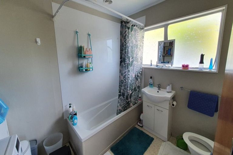 Photo of property in 10 Middlesex Place, Northland, Wellington, 6012