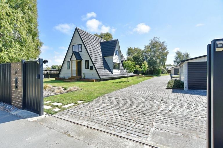 Photo of property in 33 Heyders Road, Spencerville, Christchurch, 8083