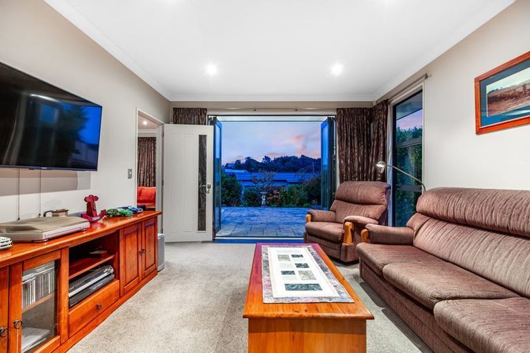 Photo of property in 114 Navigation Drive, Whitby, Porirua, 5024