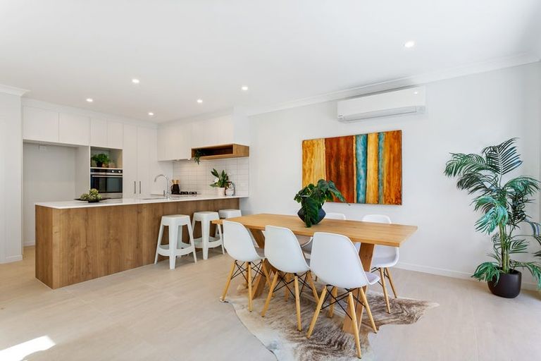 Photo of property in 51 Parkmore Drive, Rosehill, Papakura, 2113