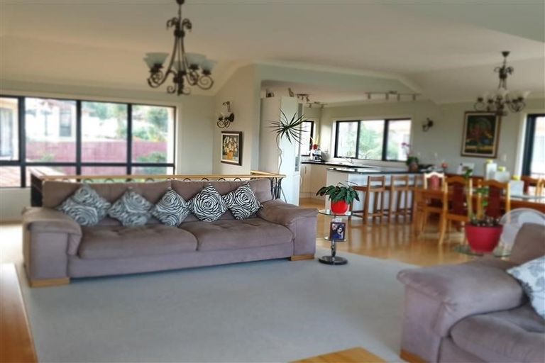 Photo of property in 6 Danica Esplanade, Te Atatu Peninsula, Auckland, 0610